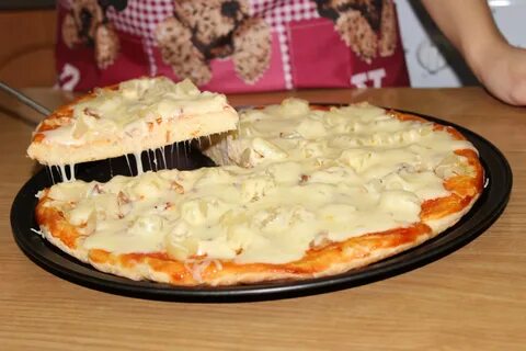 Домашняя пицца с ананасами