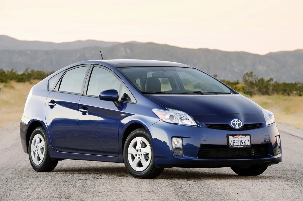 Тойота Приус. Тойота Prius Hybrid. Toyota Prius 2011. Toyota Prius 2015 Hybrid. Самые экономичные бензиновые