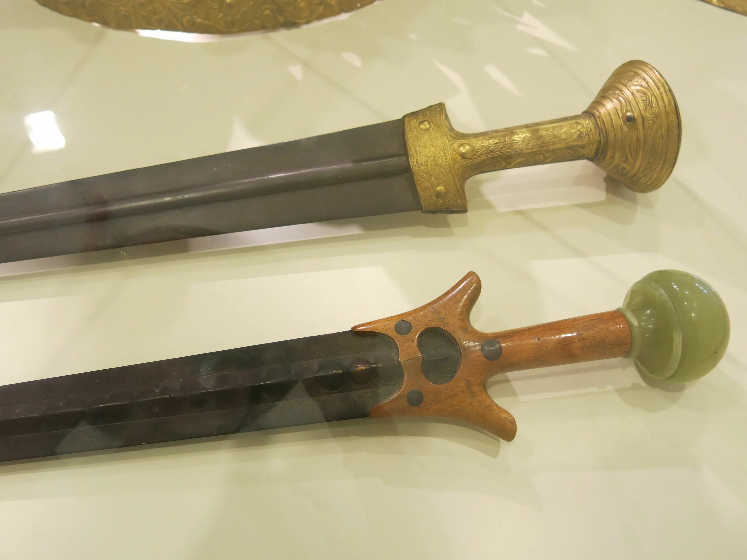 Мечи древности. Древнегреческий меч Ксифос. Греческий меч Ксифос. Ксифос бронзовый меч.
