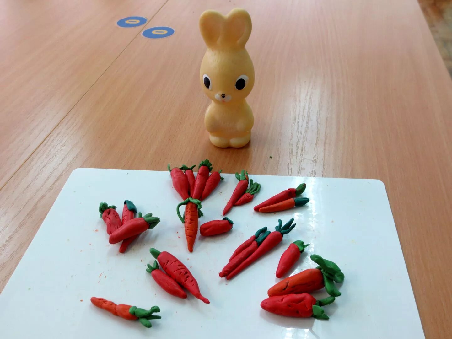 угощение для зайчика лепка. лепка угощение для зверей. угощение для зайчика рисование. 2мл гр. лепка угощение для зайчика.