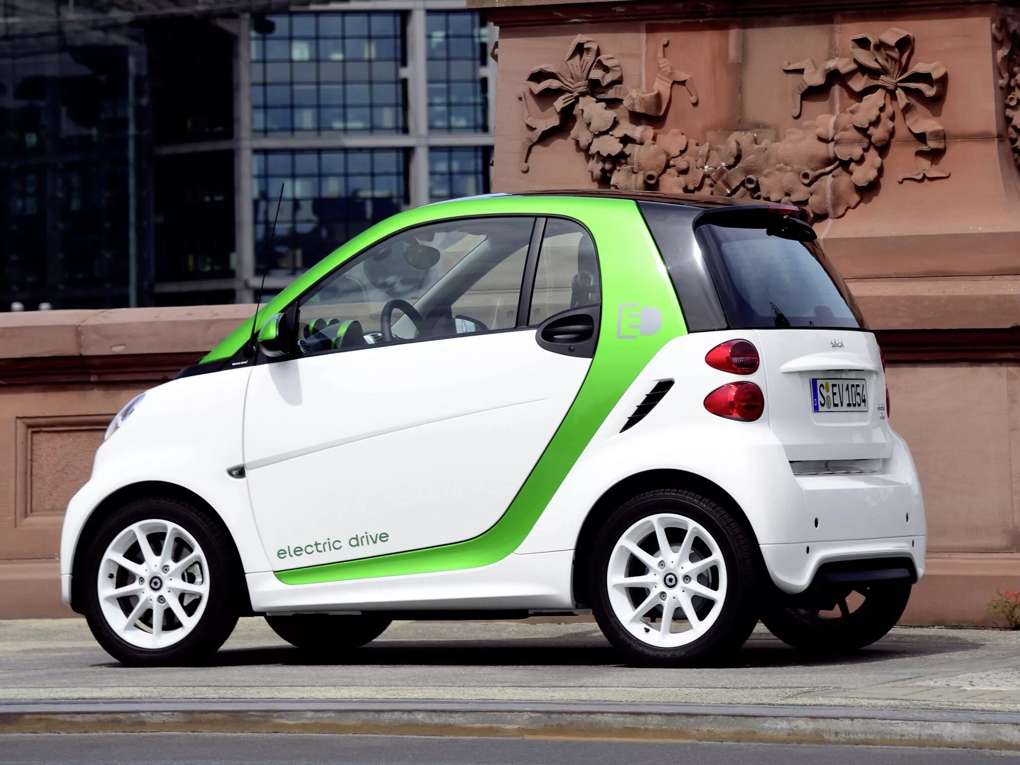 Электромобиль. Smart Fortwo Electric Drive. Smart Fortwo ed2. Smart Fortwo Electric d2020. Smart Fortwo гибрид.