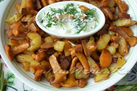 Жареные лисички с картошкой