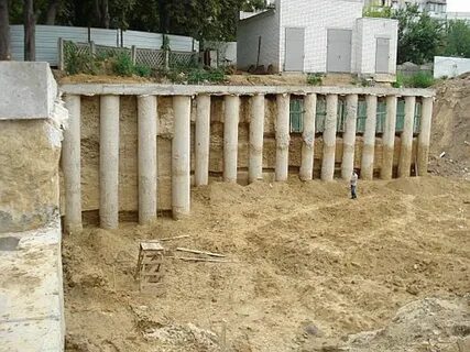 Подпорная стена на сваях