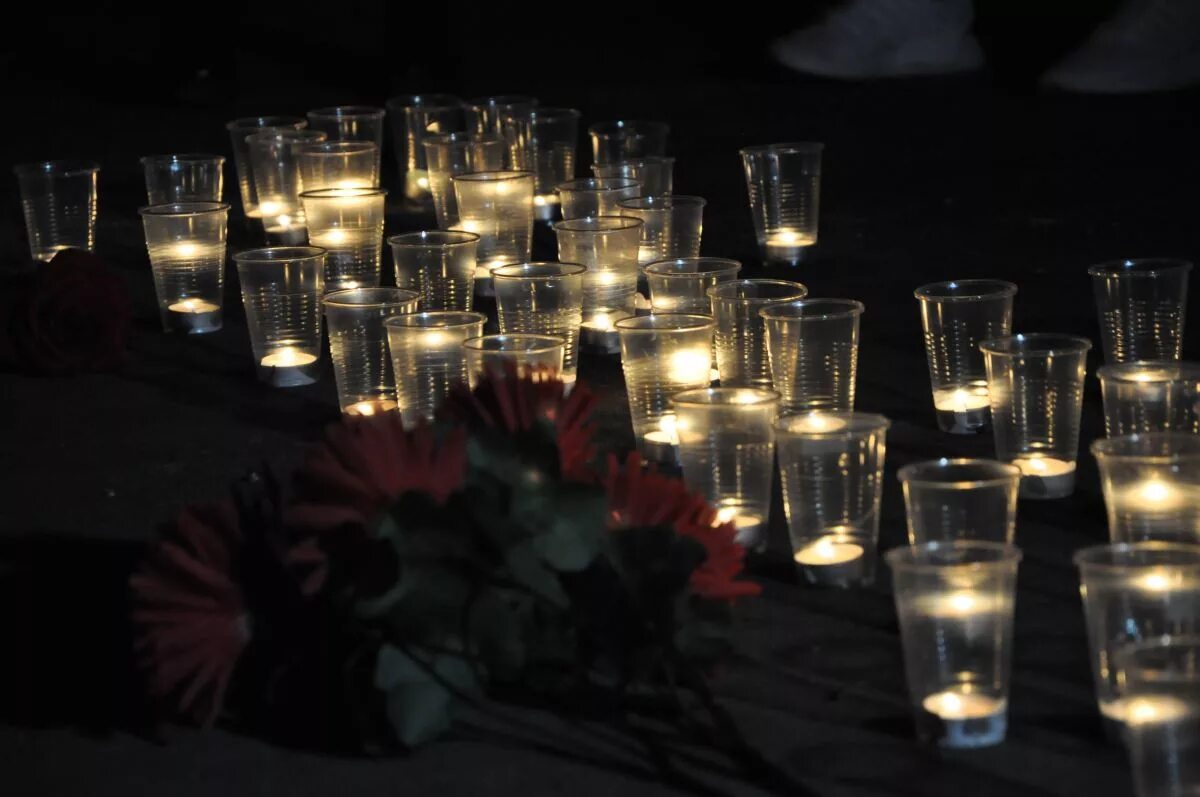 свеча памяти. керчь. керчь память погибшим. свеча керчи. память скорбь.