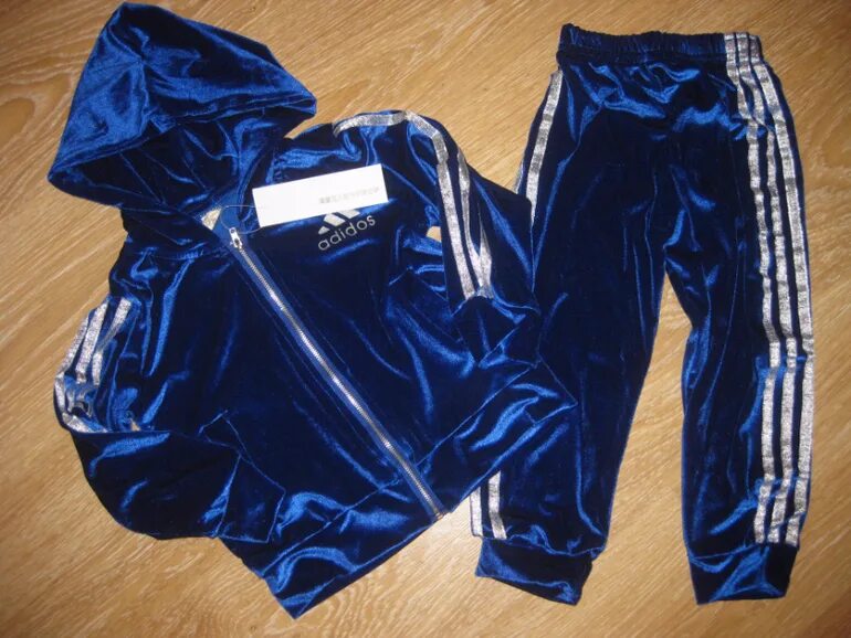 Купить велюровый спортивный костюм на озон. Велюровый костюм adidas. Велюровый костюм adidas 90-х. Костюм адидас велюр. Adidas centu велюровый костюм.