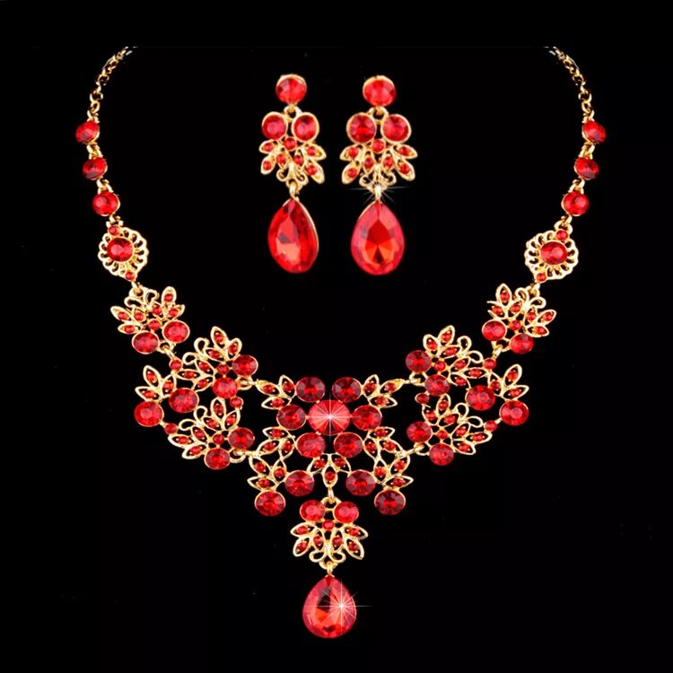 красные украшения. украшения бусы. красные украшения. бижутерия. красные украшения.