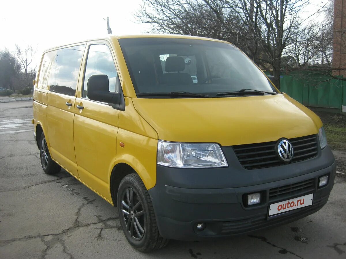 Купить фольксваген бу объявления. Фольксваген Транспортер 2004. Volkswagen Transporter t4 желтый. Фольксваген Транспортер 2004 2005 на авто ру. Автомобиль легковой Фольксваген Транспортер 2004.