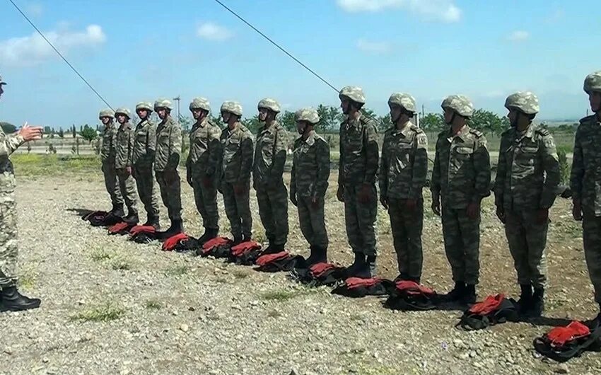 Азербайджанские военные. Боевая подготовка в азербайджанской армии. Азербайджан готовится к войне. Азербайджанские командо.