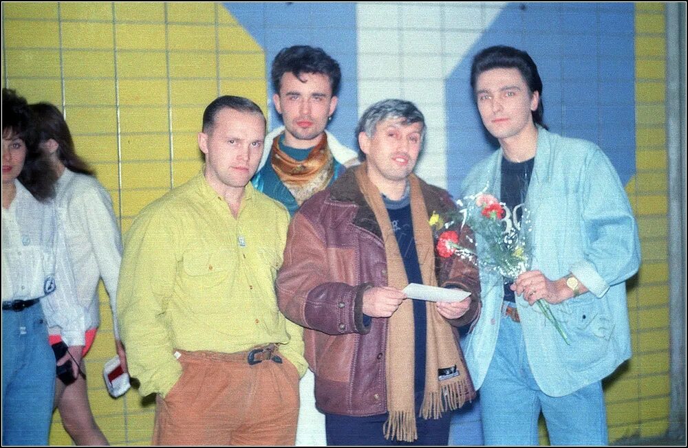 90е люди. 90е улицы россии. Группа динамит айзеншпис. Москва 1992. Люди в 90 е годы.