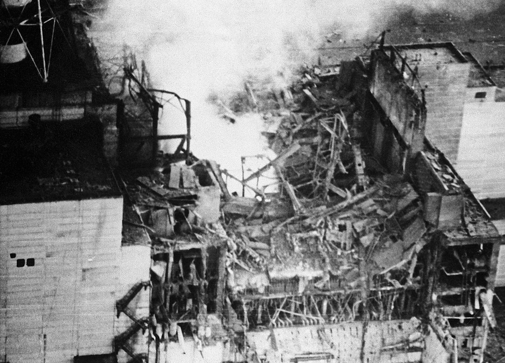 взрыв 4 энергоблока чаэс. 26 апреля 1986 года чернобыльская аэс. чернобыль хроника. чернобыльский взрыв 1986. чаэс реактор 1986.