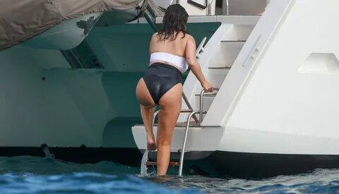 Selena Gomez Big Ass In Bikini - Hot Celebs Home