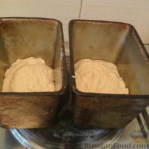 1 стакан для теста. Форма для расстойки теста. Стаканчик для расстойки теста. Приготовление теста для хлеба с использованием дрожжей. Маслом смазывают форму для хлеба.