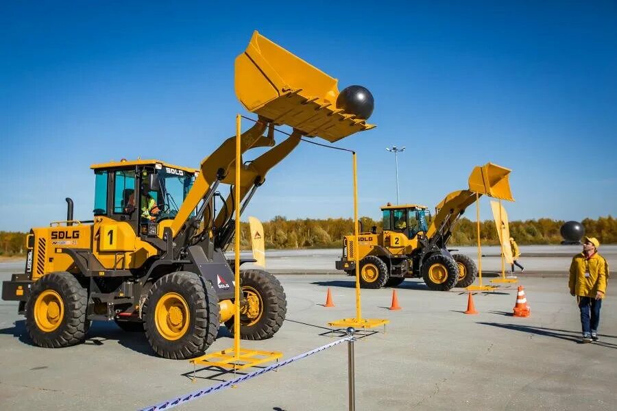 Машинист фронтального уфа вакансии. Фронтальный погрузчик дресста 555. Водитель экскаватора погрузчика. Машинист фронтального уфа вакансии. Водитель фронтального погрузчика.