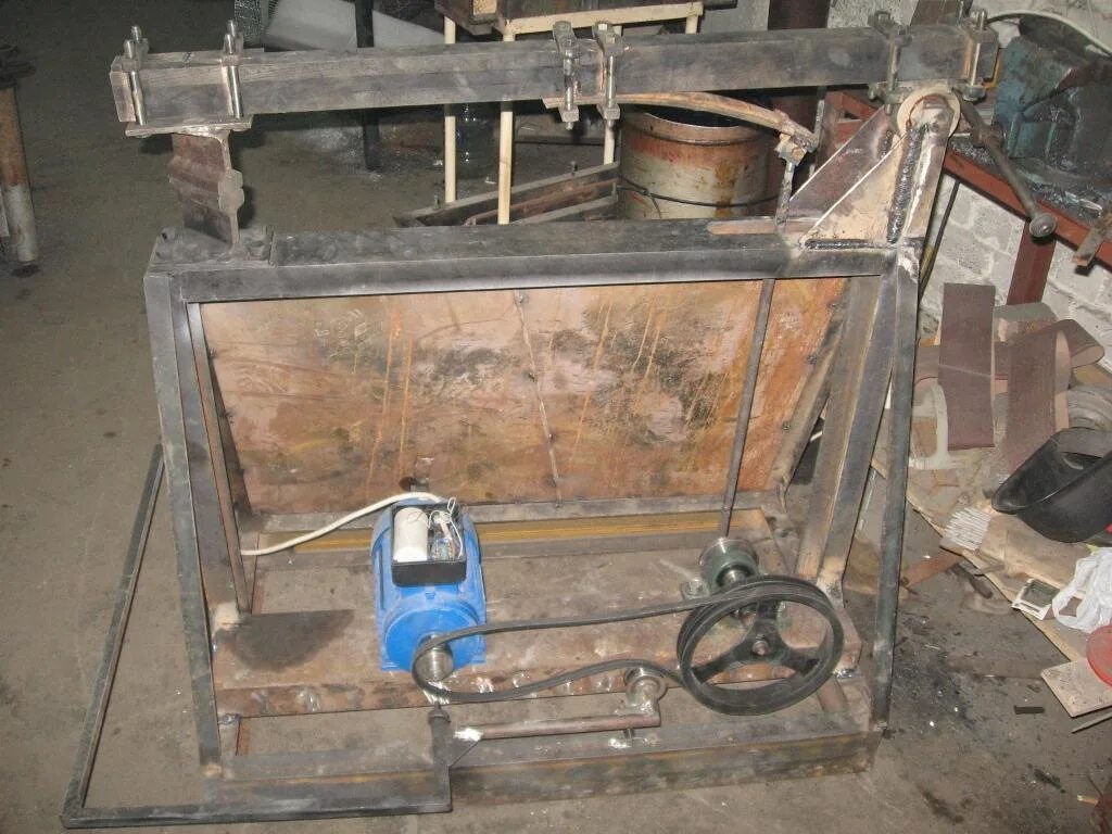 Механические горна. Механические горна. Кузнечный горн полевой. Кузнечный горн тр-100. Кузнечный горн старинный.