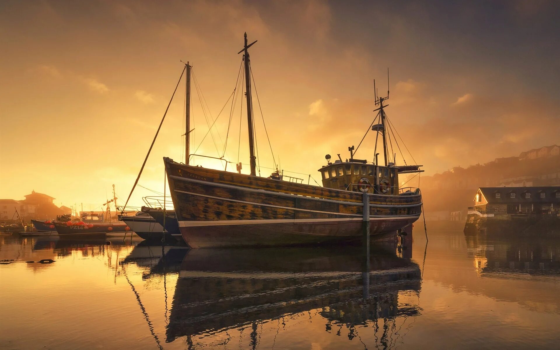 У причала стояла. Девушка на пирсе. У причала стояла. Девушка в порту. Корабль у причала.