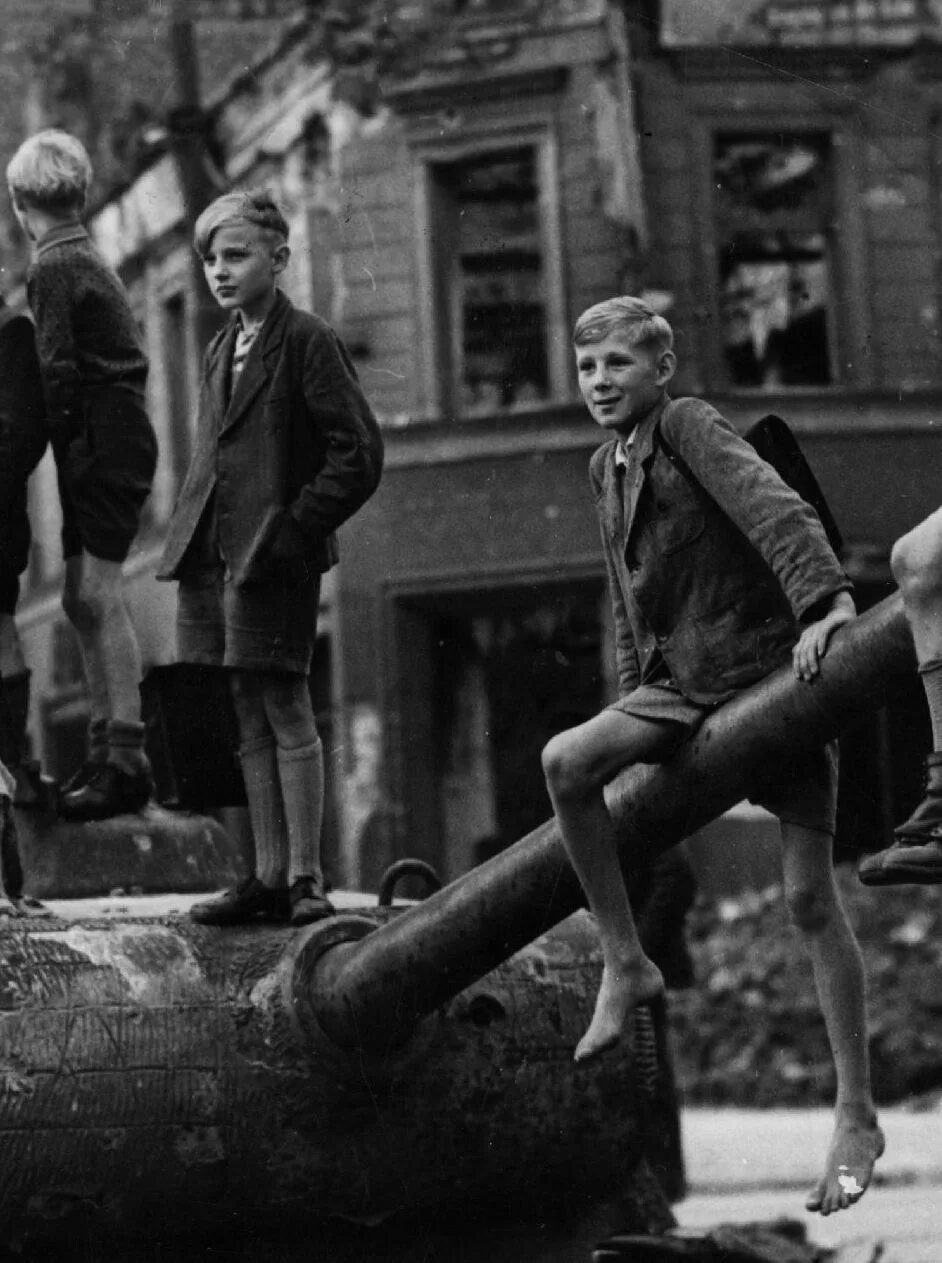 Луис хоффман актер. Boy germany. Футболисты в детстве фото. Boy germany. Jacob rrot.