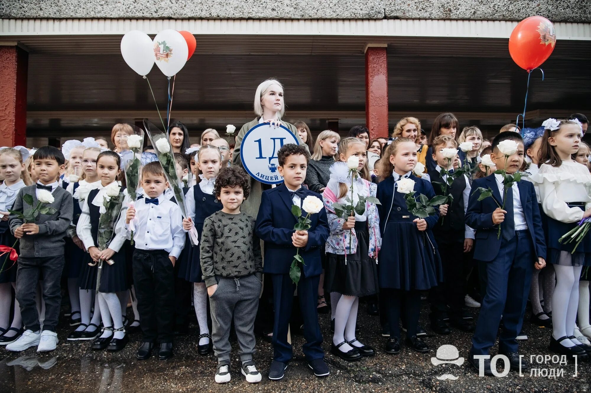 Новости про 1 школу. Школьники 1 сентября. День знаний фото. 1 сентября проводниковская школа 2021. Новости про 1 школу.