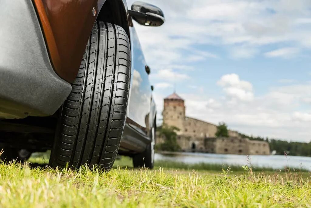 Протектор резины для аквапланированья. Пирелли cinturato all season +. Icecontact 3 глубина протектора новой шины. Сцепление шин с дорогой. Кордиант баннер.