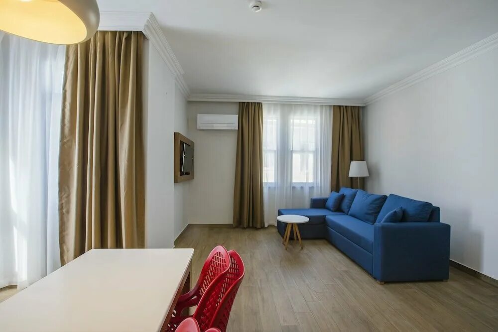 Salina, kansas. Comfort suites. First central hotel suites apart. Comfort suites 3 турция. Линдсборг канзас.