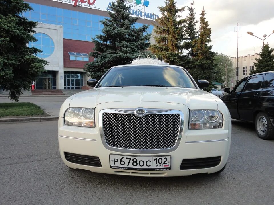 Крайслер 300с Бентли. Chrysler 300c Bentley Style. С300 Бентли стайл. Bentley Chrysler 2006.