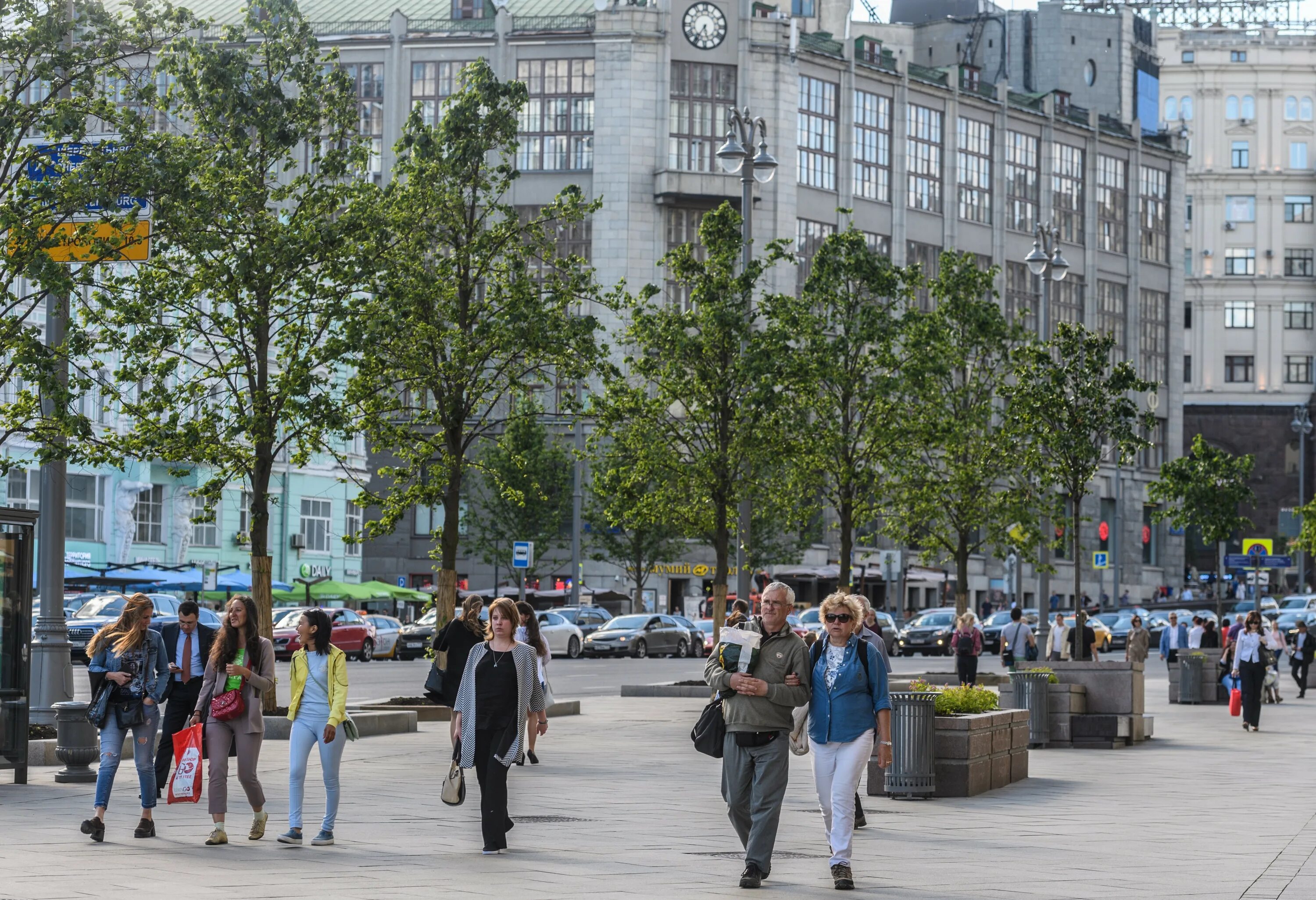 Сколько на улице. Люди на улицах Москвы. Многолюдные улицы Москвы. Прохожие на улицах Москвы. Оживленная улица Москва.