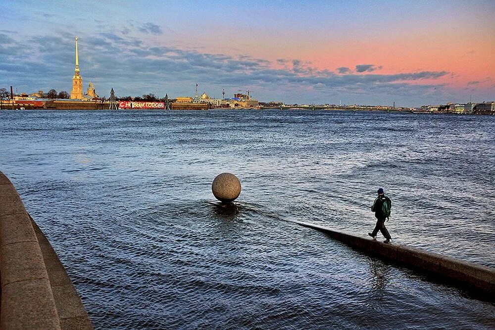 Воду уеду. Стрелка Васильевского острова наводнение. Наводнение на Неве в Санкт-Петербурге. Нагонные наводнения в Санкт-Петербурге. Река Нева в Санкт-Петербурге наводнение.