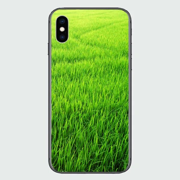Iphone 8 зеленый. Зеленый чехол на айфон. Чехол с травой. Телефон зелёным чехлом. Зеленый чехол на айфон 13.