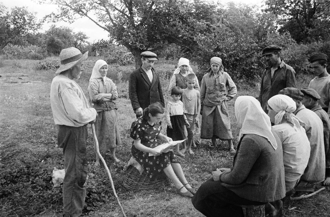 Жизнь в деревнях ссср. 1950 Советская деревня. Деревня СССР 50-Е. Советская деревня в 50-х годах. Крестьяне 1950.