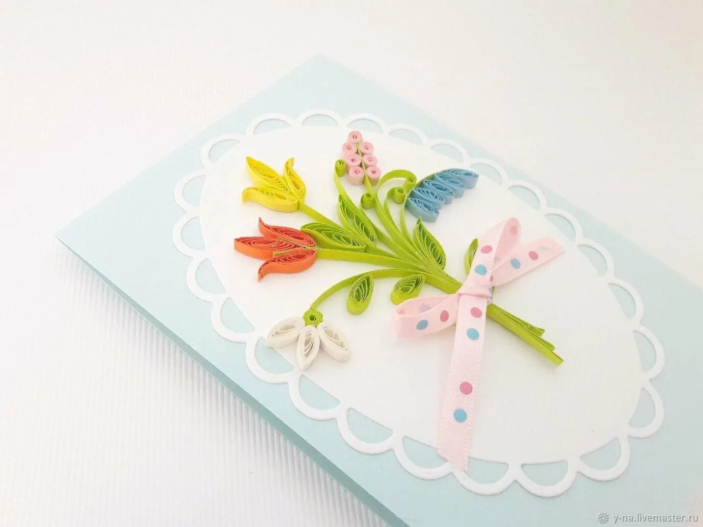 Подарок маме из квиллинга. Поделки из квиллинга. Квиллинг открытка на 8. Квиллинг открытка на 8. Квиллинг цветы.