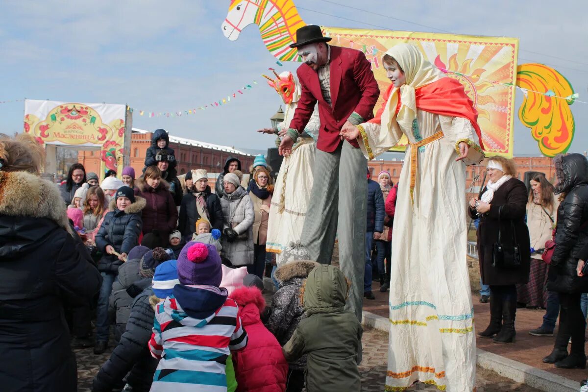 Масленица петербурге. Масленица в петергофе 2022. Масленица в питере. Масленица петербурге. Масленица питер ярмарка.