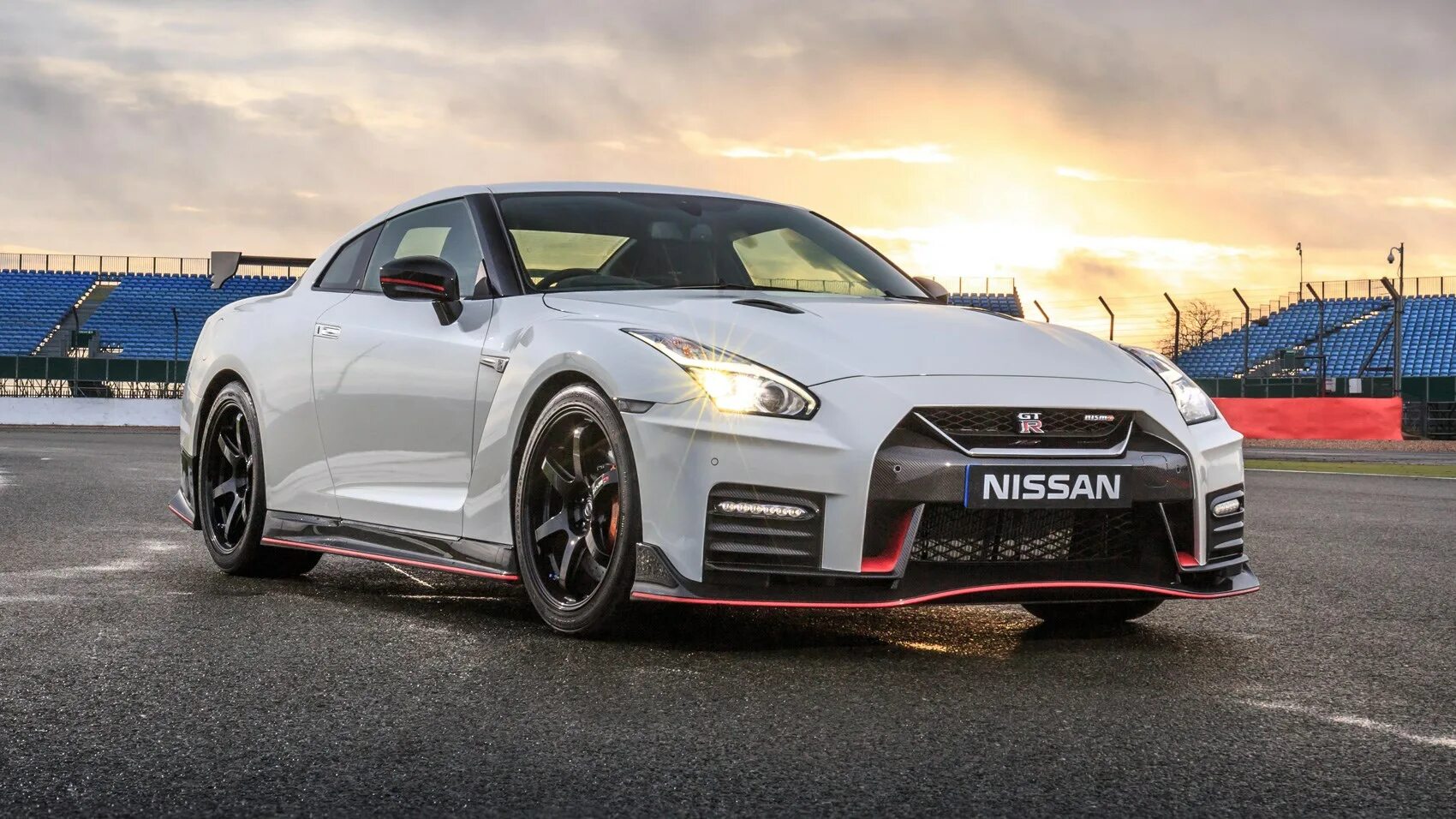 Ниссан джи фото. Nissan gtr nismo 2017. ниссан гтр нисмо 2025. ниссан гтр 35 нисмо. nissan gt-r nismo 2017.