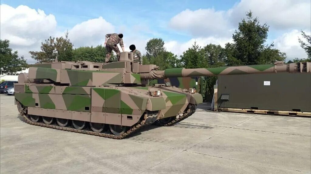T40 series ii. Леклерк танк с 140 мм. AMX-56 Leclerc со 140мм пушкой. Танк AMX-56 Leclerc. Леклерк с 140 мм пушкой.
