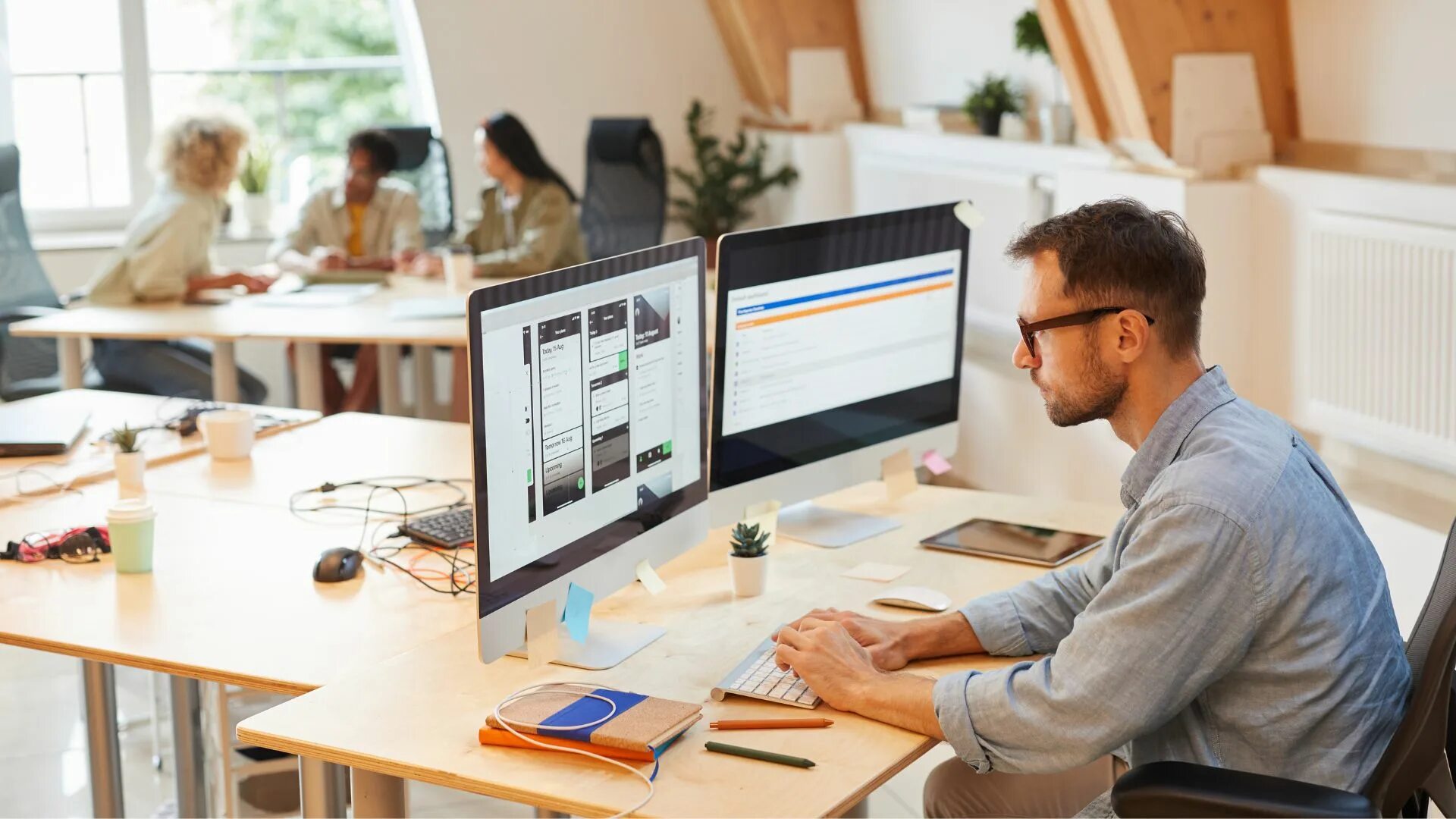 Developer pro. Умный программист сидит. It программист. Программист. Developer pro.