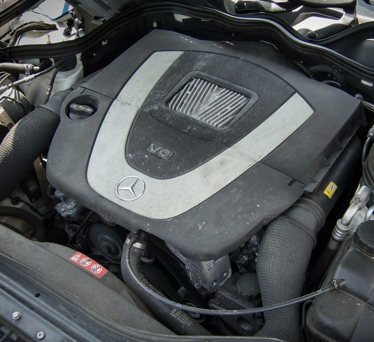 4. Мерседес gl 350 дизель аккумулятор. Mercedes benz ml 63 amg w164. Мерседес w164 подкапотка. Ремонт мерседес.