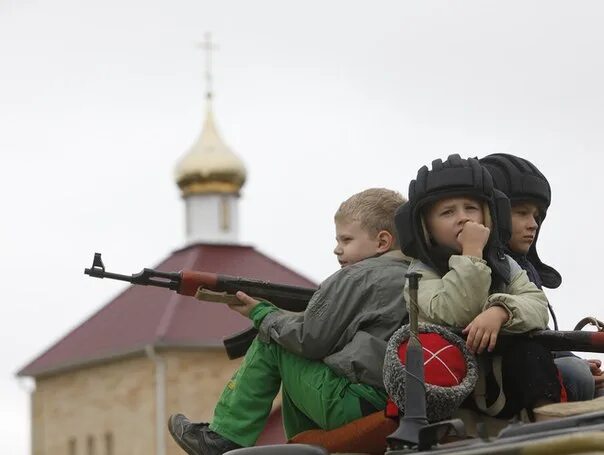 Сын народов 8. Воспитывая девочку воспитываешь нацию. Воспитывает сына воспитываешь воина воспитывая дочь. Воспитание воина. Воспитание дочери -воспитание нации.