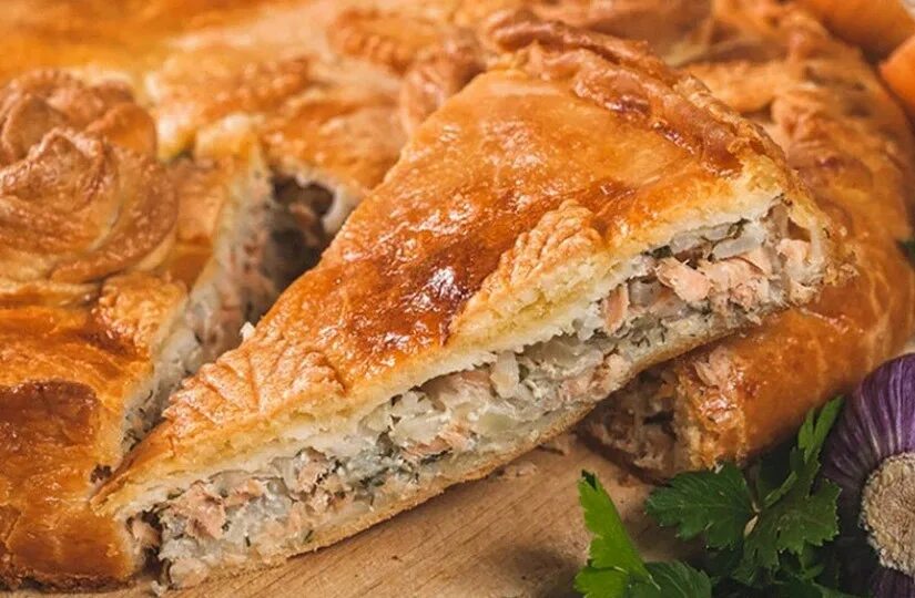 Рецепт пирога с капустой из слоеного теста. Пирог мясной слоеный. пироги из слоеного дрожжевого теста. слоеный пирог с мясом. пироги из слоно дрожжевого теста.