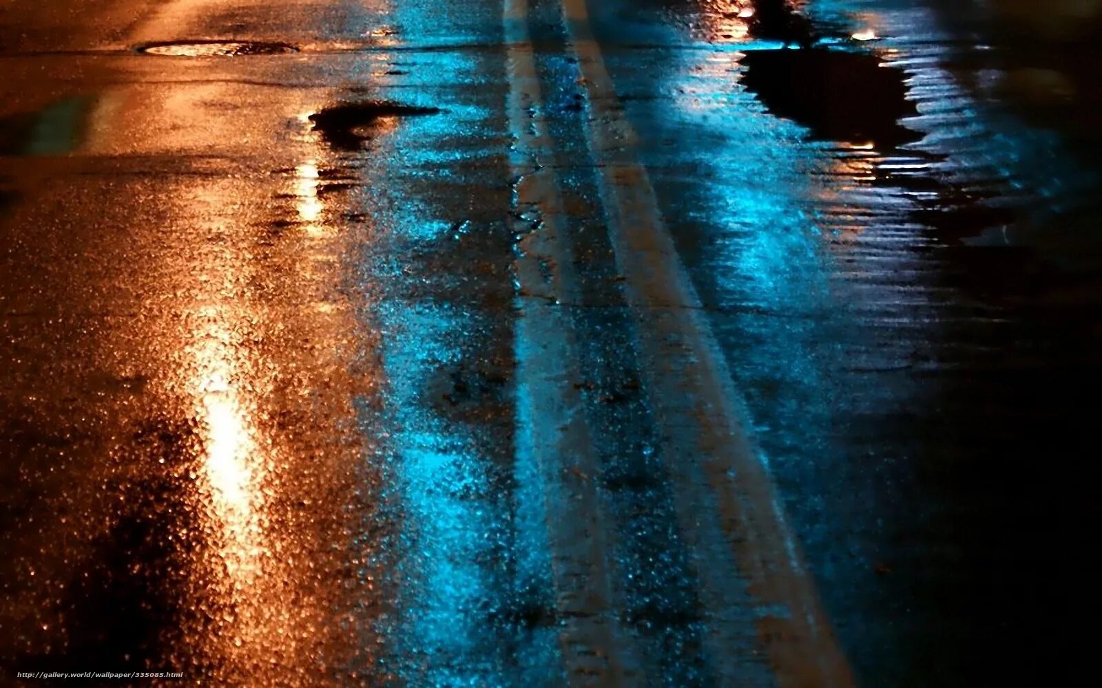 Мокрый асфальт. Асфальт после дождя. Мокрая дорога. Блики на асфальте.