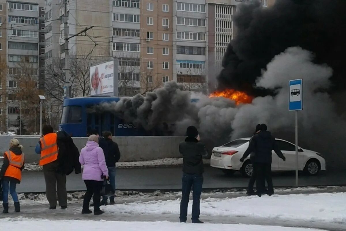 Что горит в ульяновске сейчас. Пожар в ульяновске сейчас засвияжье. сгорел трамвай ульяновск. пожар в ульяновске сегодня засвияжье. пожар в ульяновске сейчас.