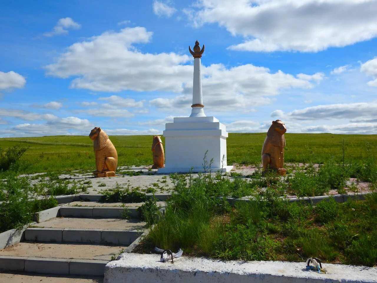 Краснокаменск забайкальский край население. Город краснокаменск забайкальский край. читинская область краснокаменский район краснокаменск. краснокаменск стелла. памятник суркам в краснокаменске.