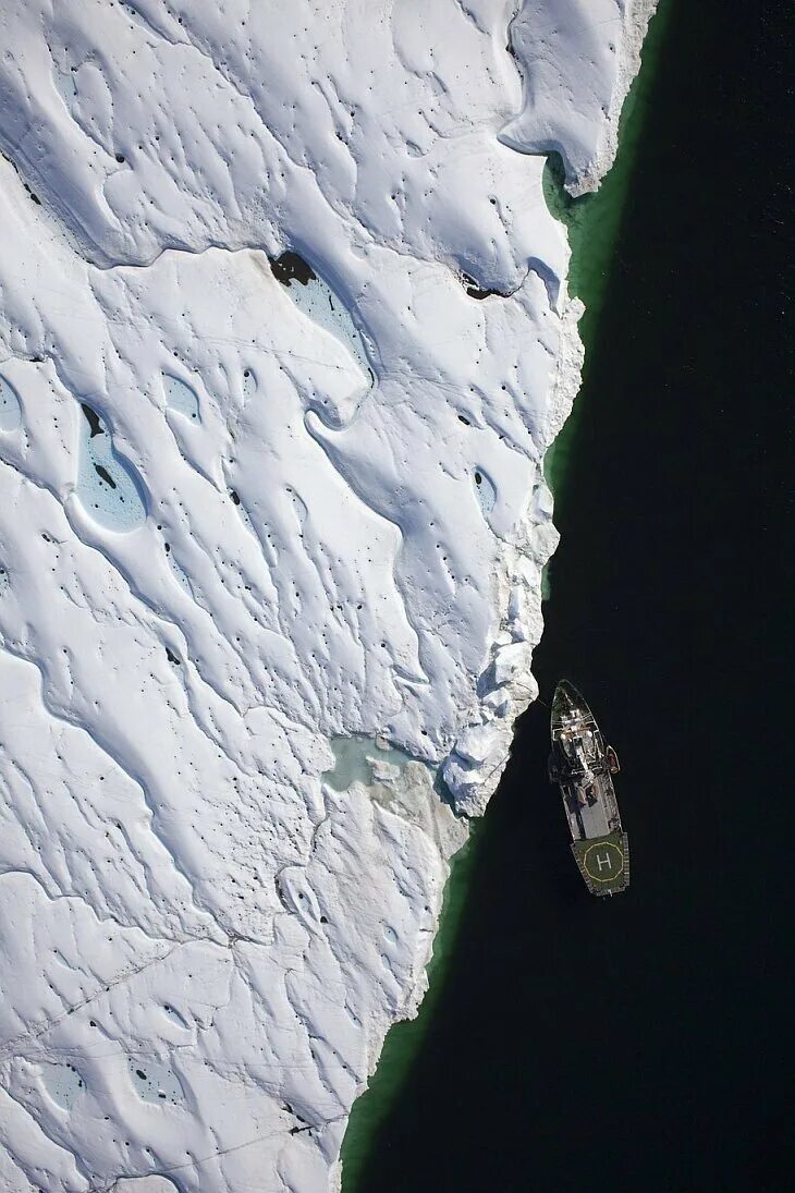 Большой остров покрытый льдами. Ледники Гренландии. Гренландия (остров). Гренландия остров ледники. Ледник Петермана.