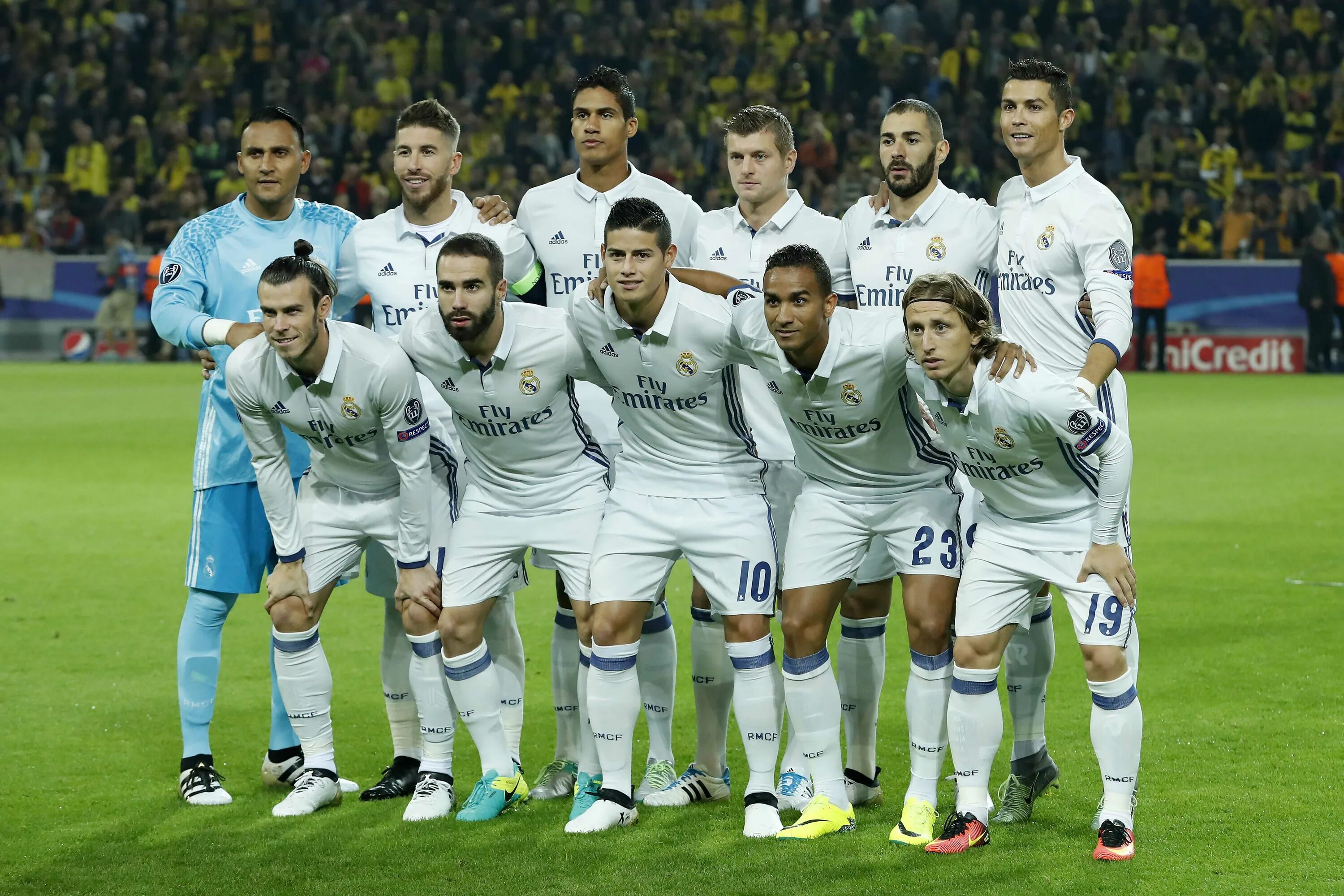 Real f c. Реал Мадрид 2017-2018. Футбольная команда Реал Мадрид. Фото команды Реал Мадрид 2018. Реал Мадрид 2006.