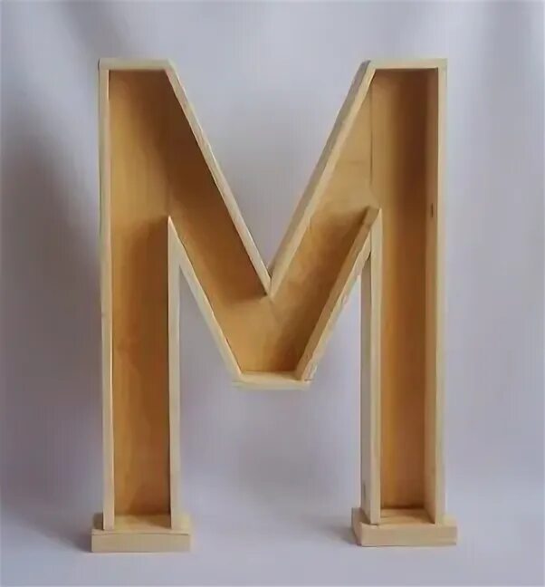 Свечи в кашпо. Деревянные буквы для декора. Кашпо буква. Буквы в интерьере. Коробки для цветов буквы объемные.