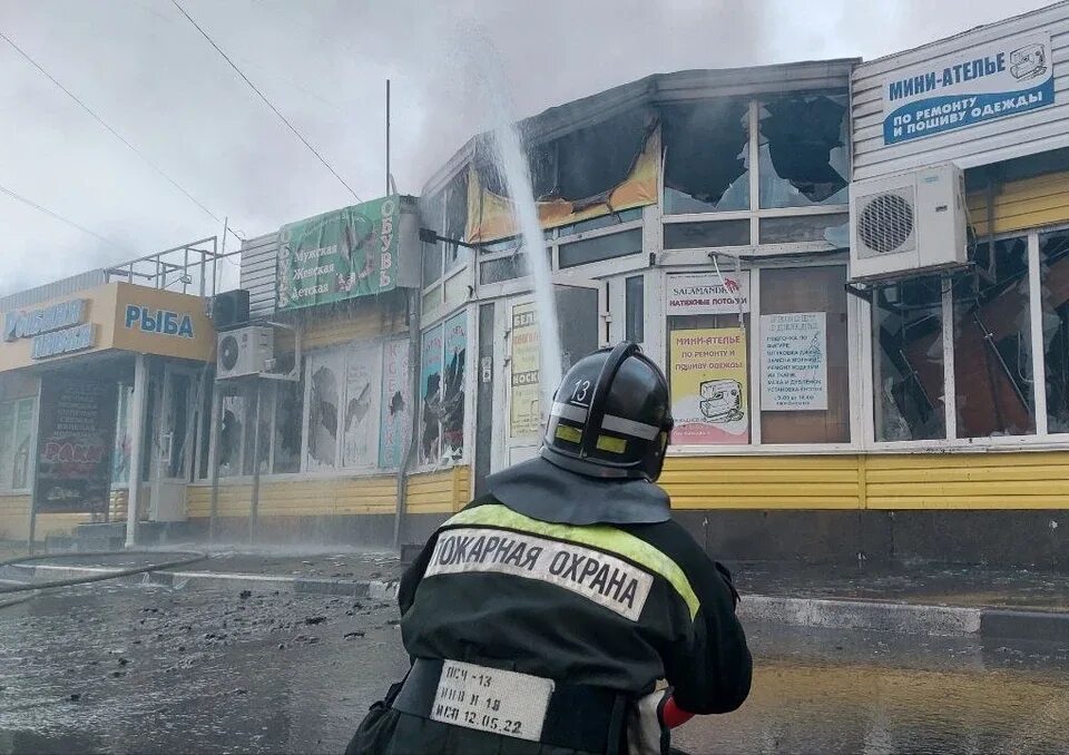 Почему в волжском нет. Подъезды в волжском. Почему в волжском нет. Газета неделя волжского. Подъезд дома.