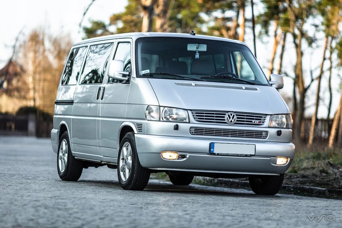 Купить т четыре. Multivan t4. VW t4 Multivan. Volkswagen Multivan t4 2.5 TDI. Фольксваген т4 пассажирский.