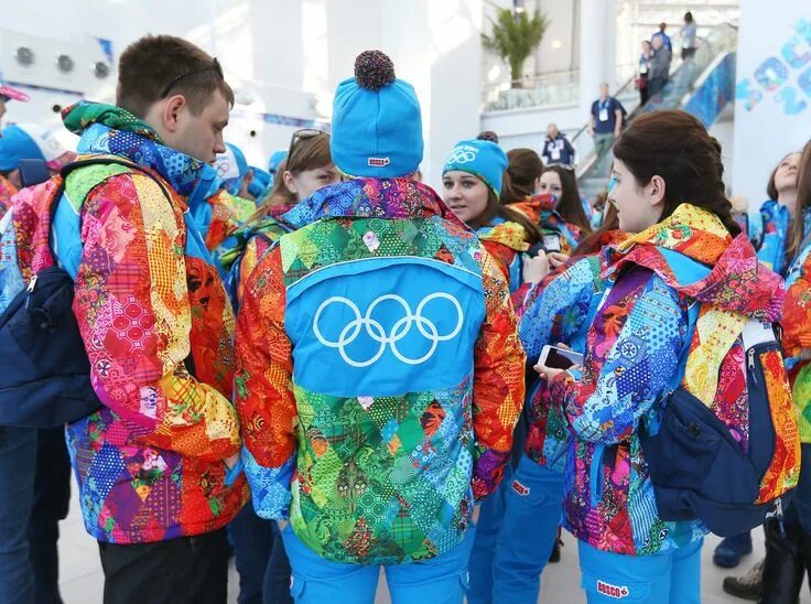 Костюмы олимпийских игр. Факел олимпийского огня сочи 2014. Костюмы на олимпиаду боско. Костюмы олимпийский игр сочи. Zasport олимпийская форма 2022.