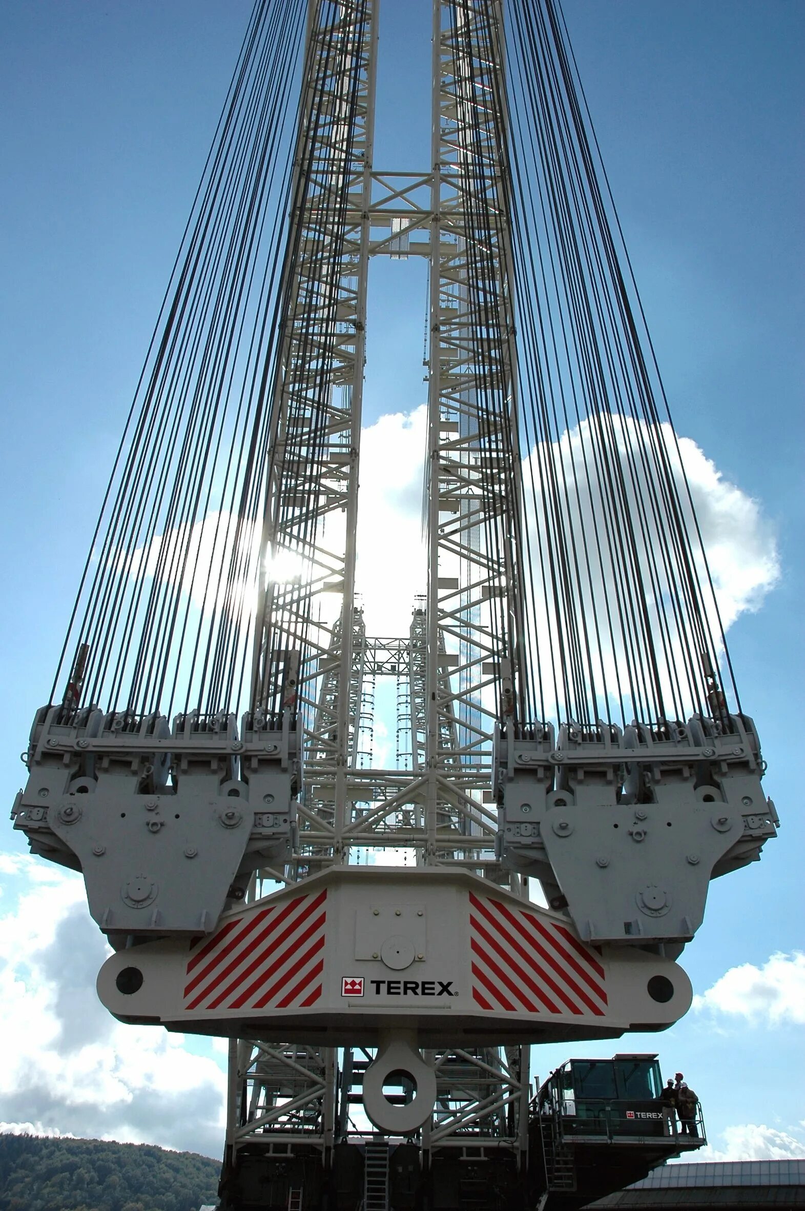 Громадный кран. Terex cc 8800-1 Twin. Terex-Demag cc 8800-1 (Twin). Кран Терекс СС 8800. Cc 8800-1 краны.