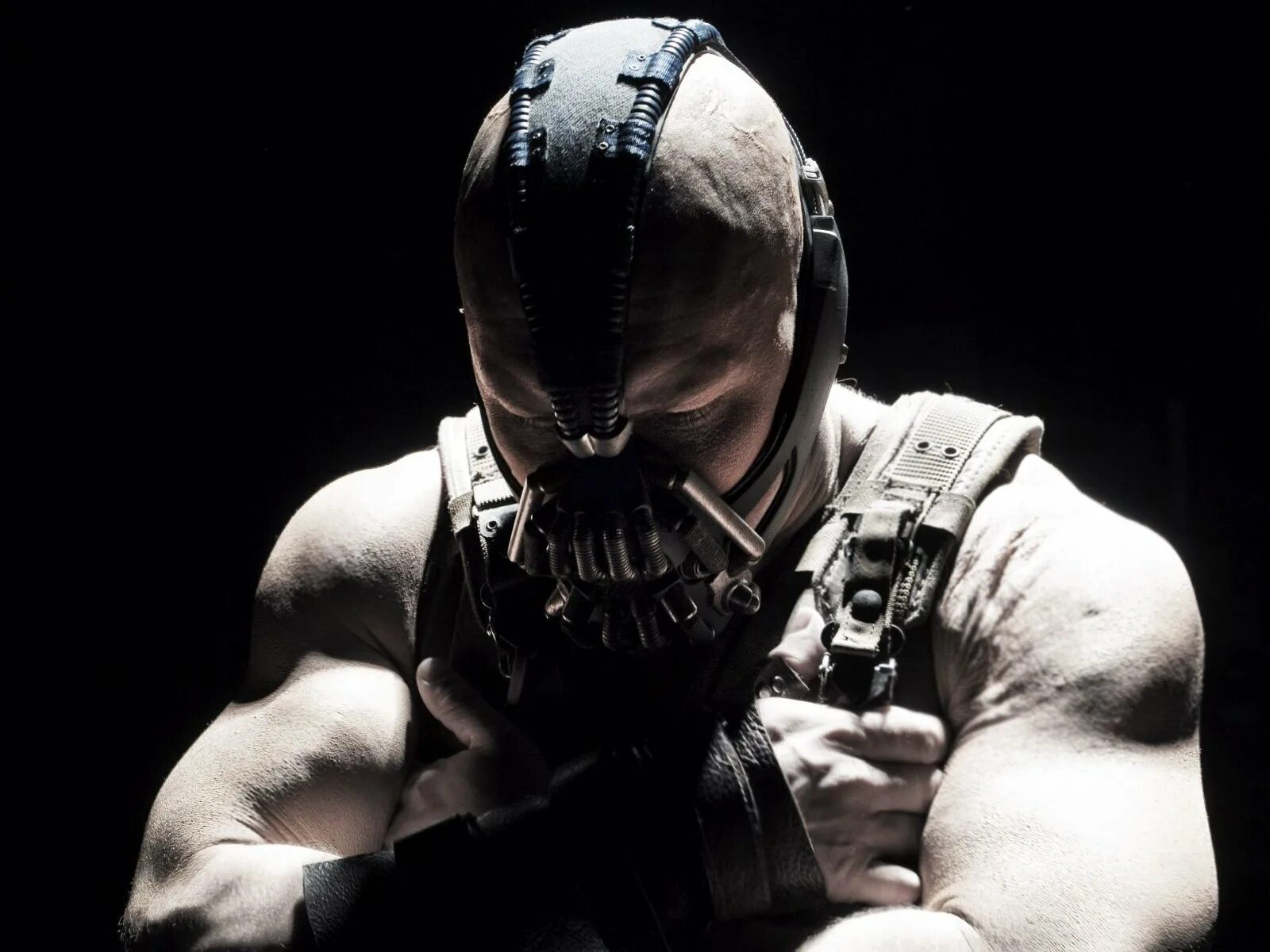 Бэйн Харди. Tom Hardy Bane. Том Харди Бэтмен. Том Харди Бейн арт. Bane перевод