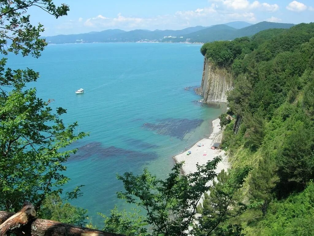 Туапсе бухта инал. Черное море дивноморск. Побережье краснодарского края места. Курортный городок кабардинка. Киселюха туапсе.