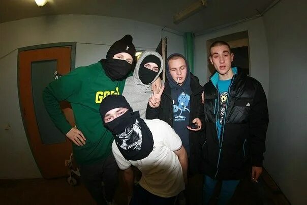 Фальшивый три типа тбили. Жека тбили. кто там группа. жека кто там фото. тбили тёплый.