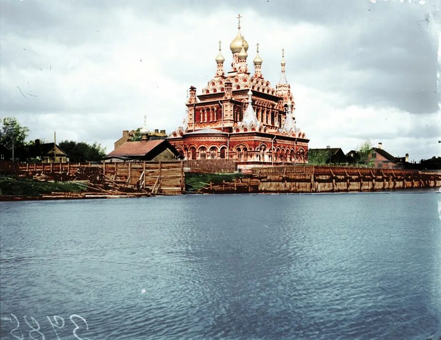 церковь на обуховской обороне 24. церковь иконы божией матери на пр. храм на проспекте обуховской обороны. ангел в смольном соборе. проспект обуховской обороны 24 церковь.